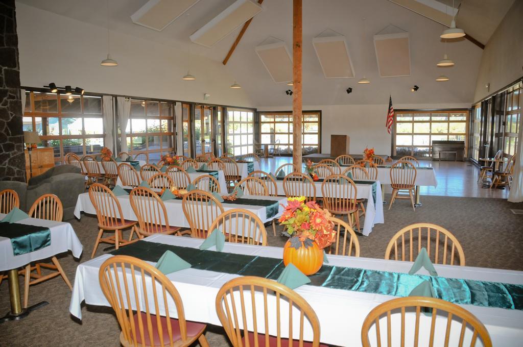Bend-Sunriver Camping Resort Wheelchair Accessible Yurt 13 Dış mekan fotoğraf