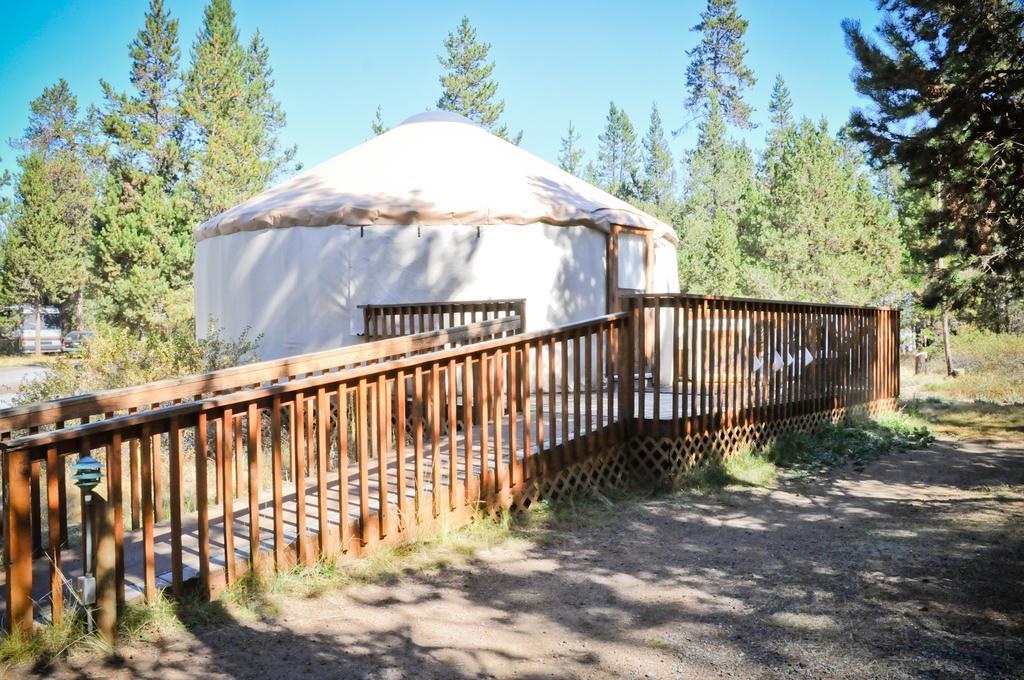 Bend-Sunriver Camping Resort Wheelchair Accessible Yurt 13 Dış mekan fotoğraf